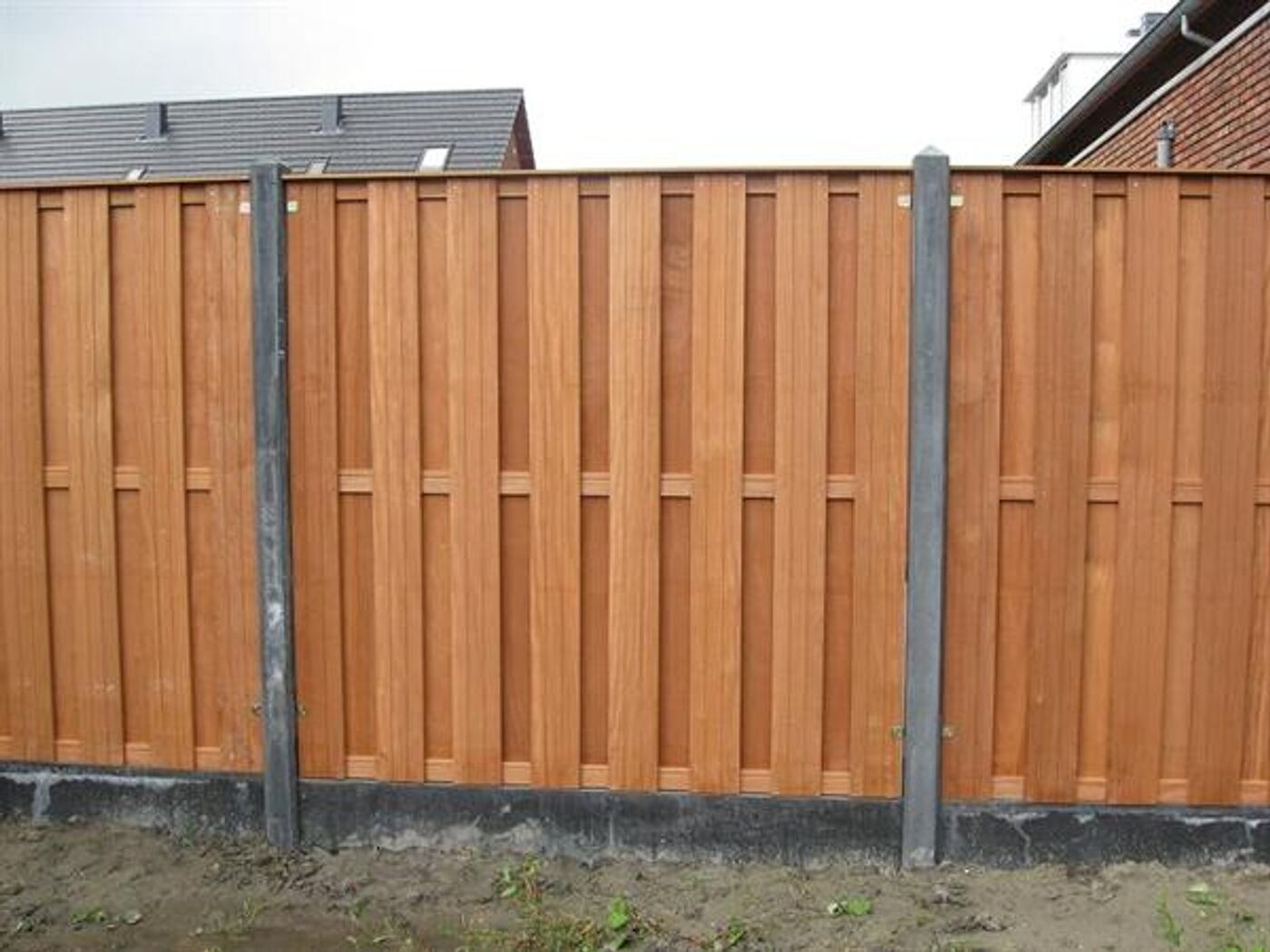 Geplaatste hardhouten schutting