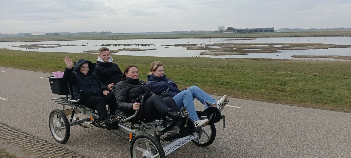Met een groepsfiets over Texel